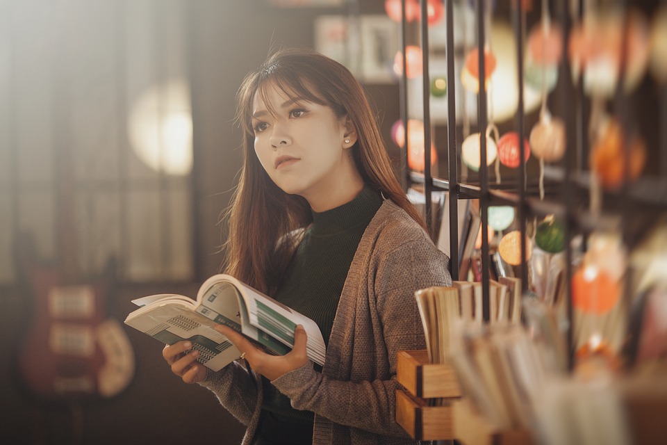 Đọc sách sẽ khiến tâm hồn mở rộng hơn, hướng thiện hơn, biết sống chậm lại và suy ngẫm nhiều hơn. (Ảnh: pixabay.com)